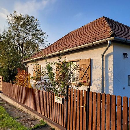Tepke Guesthouse Garab Exterior photo
