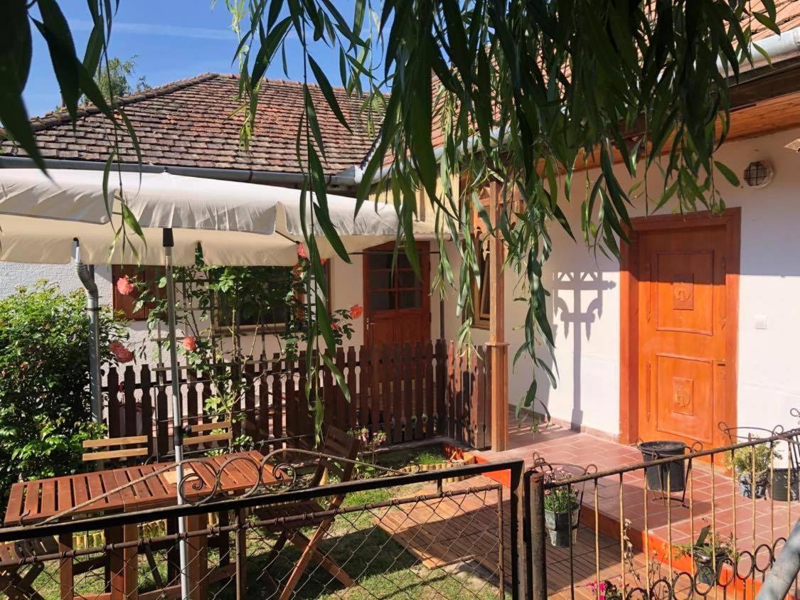 Tepke Guesthouse Garab Exterior photo